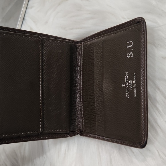 Louis Vuitton Men's Taiga Leather  BifoldWallet Pre Owned - Picture 5 of 8